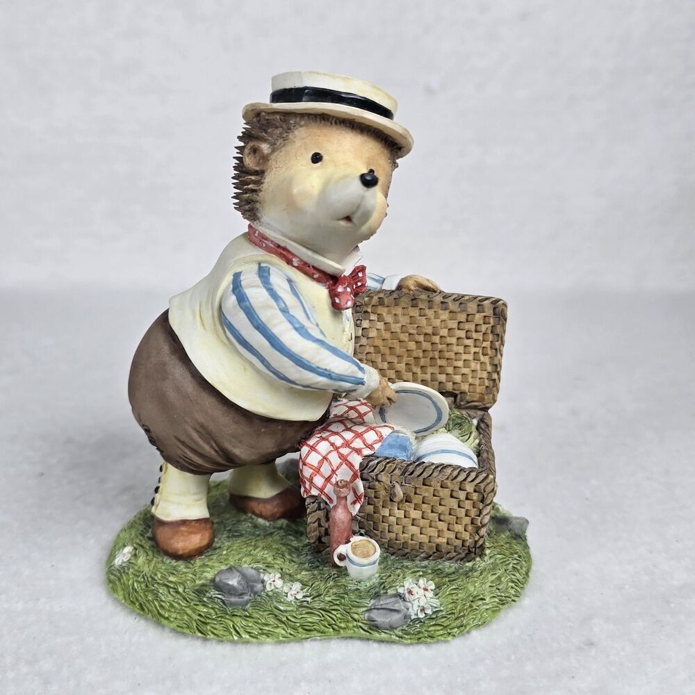 Villeroy & Boch Foxwood Tales Willy’s Dad Hedgehog Picnic At Foxwood Figurine